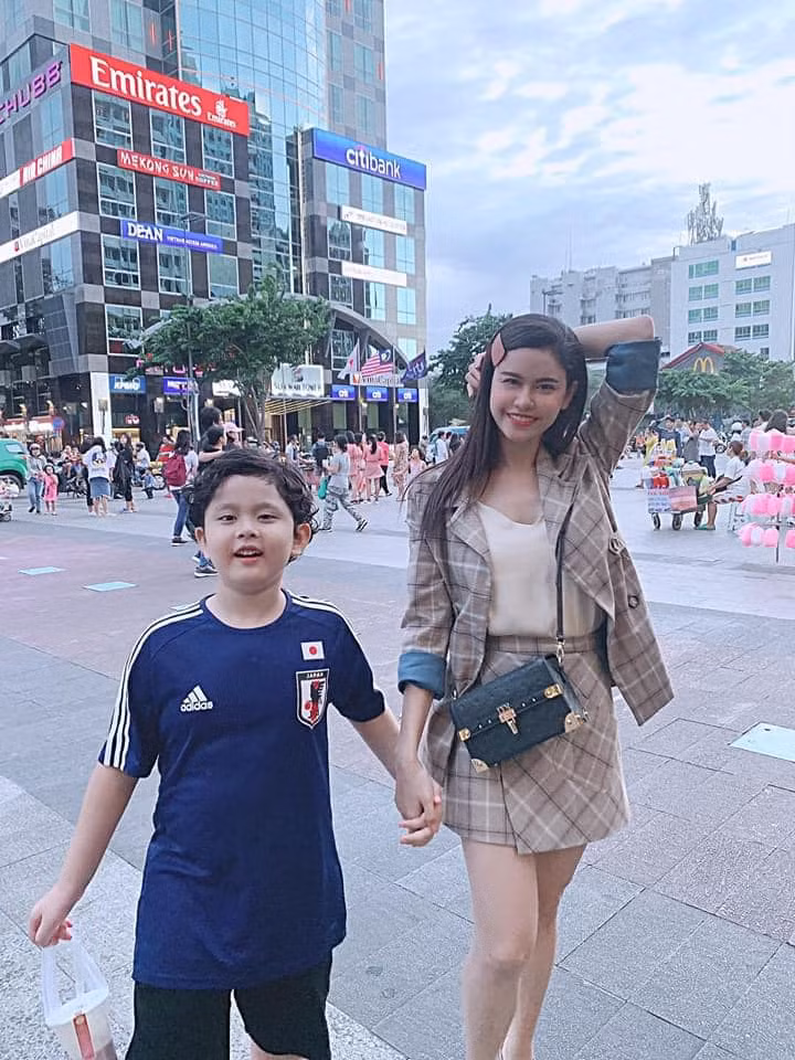 Trương Quỳnh Anh của hiện tại còn được cho là táo bạo, ăn mặc gợi cảm hơn trước đây.