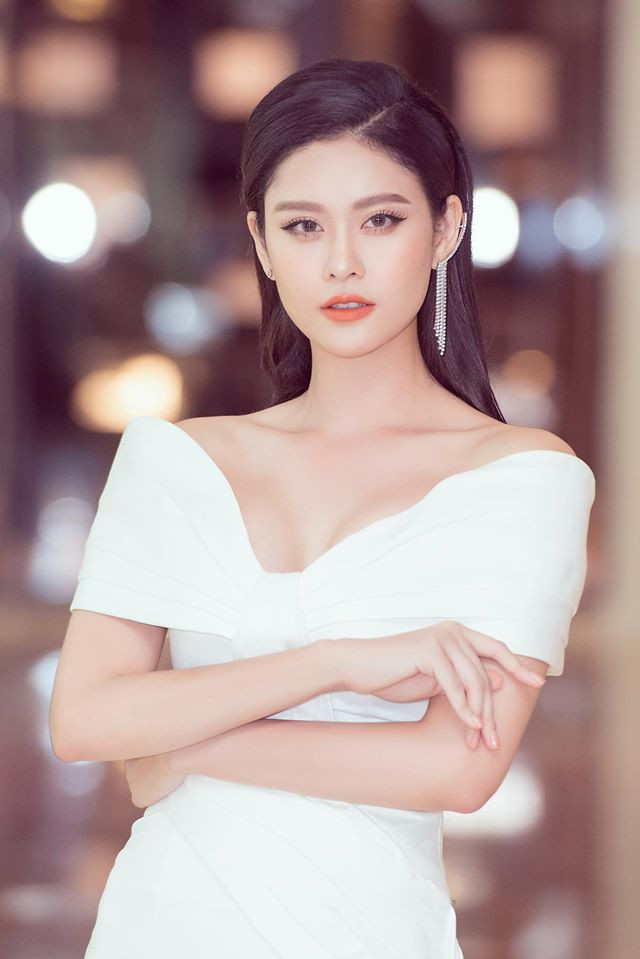 Tại các sự kiện, Trương Quỳnh Anh cũng thích chọn những trang phục sexy khoe hình thể nõn nà.