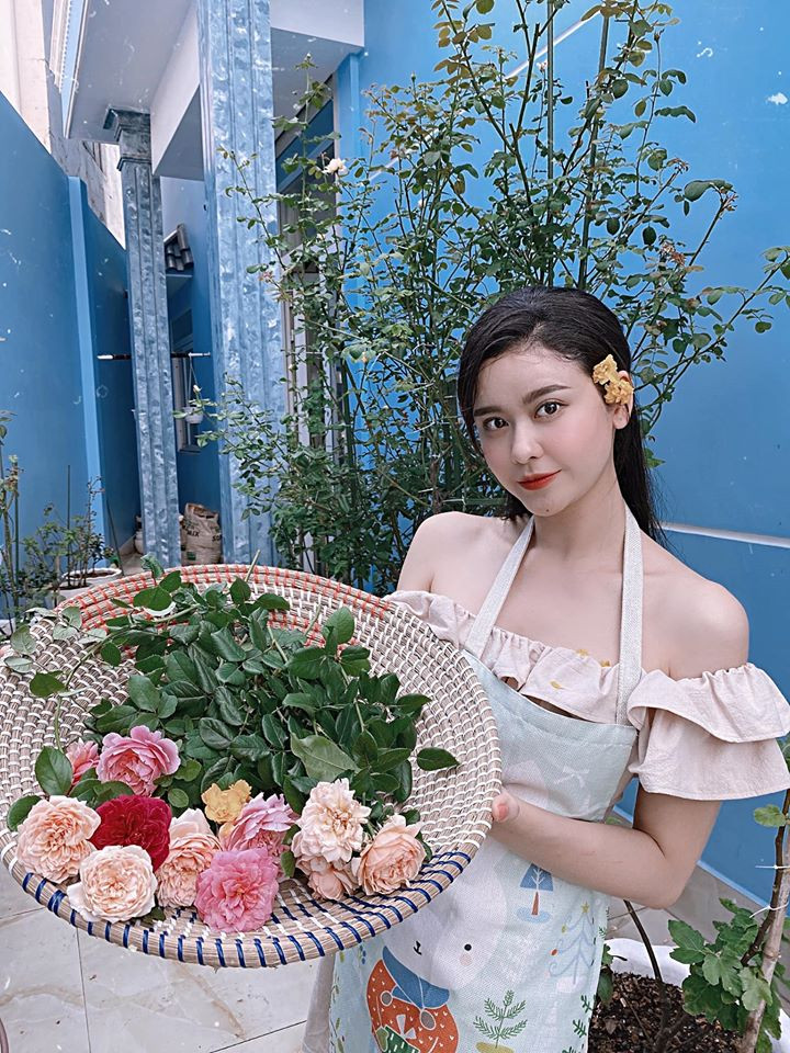 Để giảm cân và giữ dáng đẹp, nữ ca sĩ 8X ăn theo chế độ low carb, dùng ngũ cốc và chỉ ăn các loại hạt cho những bữa ăn của mình. Trương Quỳnh Anh cho biết, cô rất hài lòng về vóc dáng, hình thể của bản thân ở thời điểm hiện tại và sẽ cố gắng duy trì chế độ cũng như vóc dáng này.