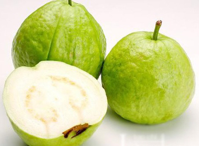 Ổi: tương tự như cam, ổi giàu vitamin C, rất hữu ích để tăng khả năng miễn dịch và tăng số lượng tiểu cầu.