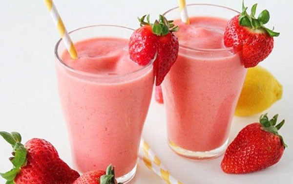 Nước ép từ các loại rau, củ, quả: Vì cơ thể khó tiếp nhận thức ăn cứng, vậy nên uống nước ép sẽ dễ dàng hơn nhiều. Một số loại hoa quả chứa nhiều vitamin A và C như cam, ổi, đu đủ, dừa,... rất tốt cho việc phục hồi.