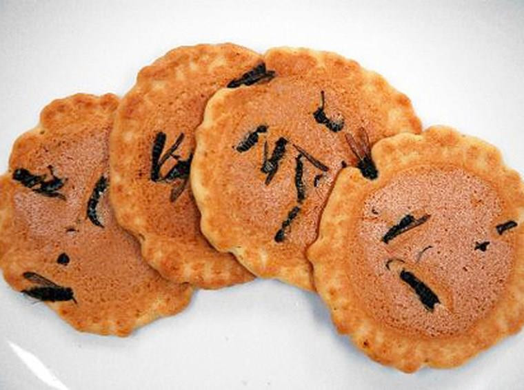 Những con ong được làm sạch, sơ chế với nước sôi một lần để loại bỏ nọc độc rồi đem sấy khô.