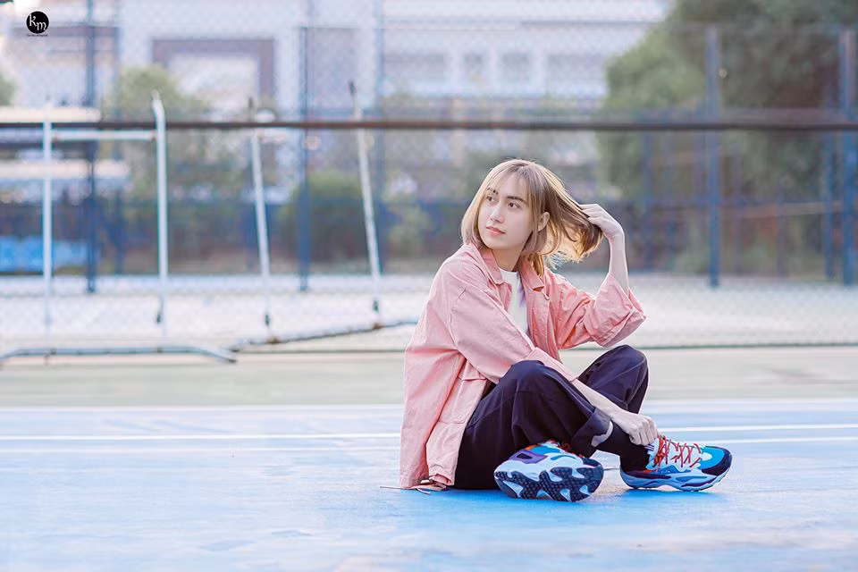 Sau khi được sống thật với giới tính, Lynk Lee đã dần thay đổi gu thời trang, chịu khó trang điểm và sơn móng tay hơn.