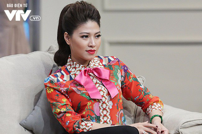 Ngọc Trinh luôn được đánh giá cao trong việc kết hợp trang phục cùng những phụ kiện hàng hiệu đắt tiền, không bị sến sẩm hay kém tinh tế. Ảnh: Internet. Mời độc giả theo dõi Video "Minh Hằng chia sẻ về phong cách thời trang". Nguồn: VTC.