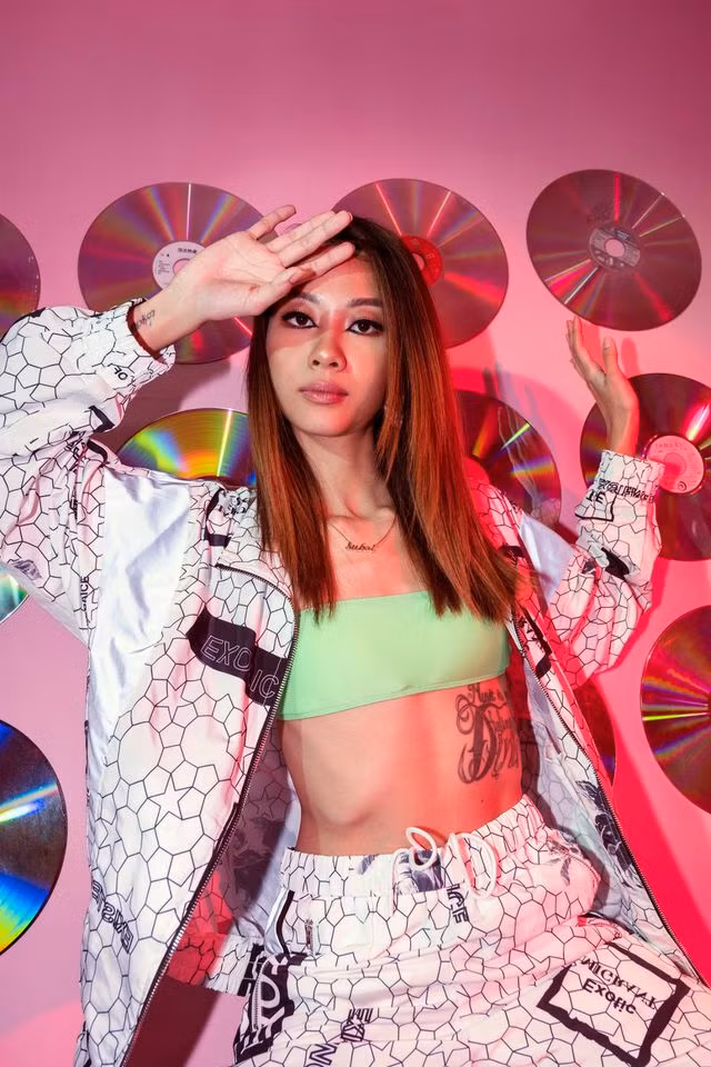 Những set đồ khoe nét sexy và cá tính được Suboi ưa chuộng. Ảnh: FBNV. Mời độc giả theo dõi Video "Minh Hằng chia sẻ về phong cách thời trang". Nguồn: VTC.