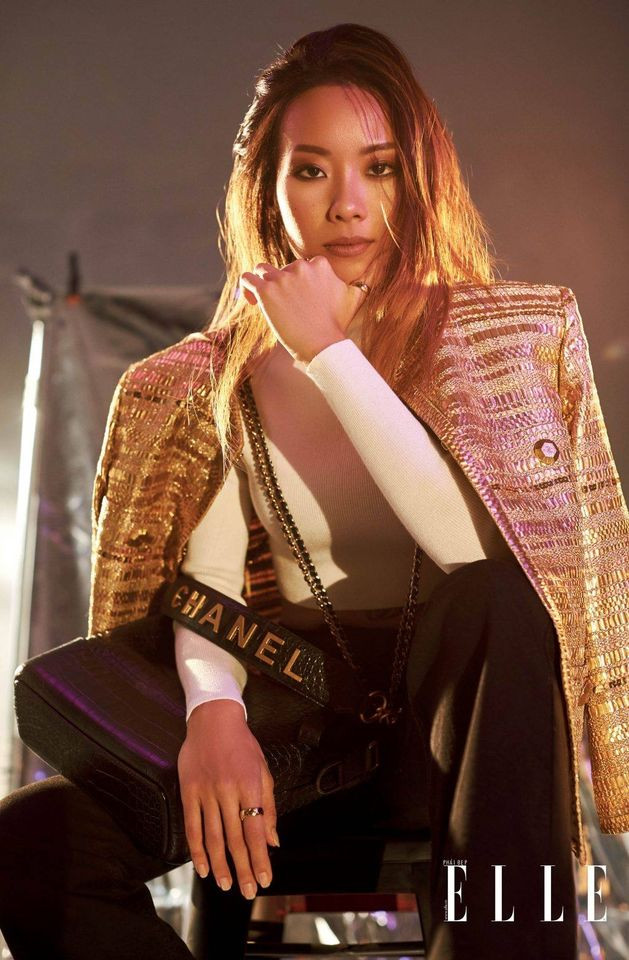 Suboi trở thành một trong những tâm điểm trên đường đua thời trang với những hình ảnh mới lạ và cuốn hút.