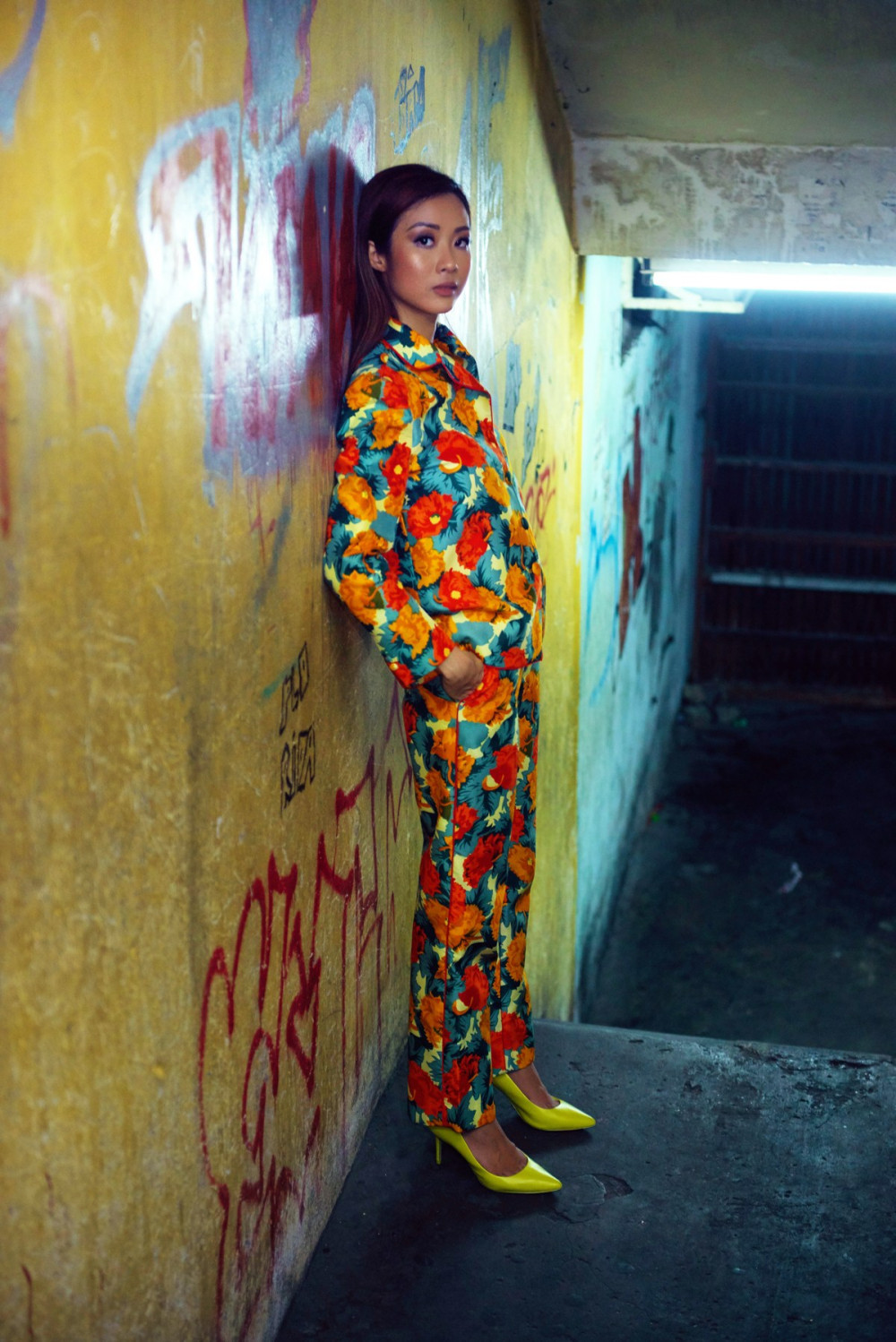 Cá tính của Suboi cũng được thể hiện qua từng bộ trang phục. Cách phối đồ của nữ rapper khiến người ta liên tưởng tới hình ảnh một gái đầy phóng khoáng nhưng không kém phần năng động, gợi cảm.