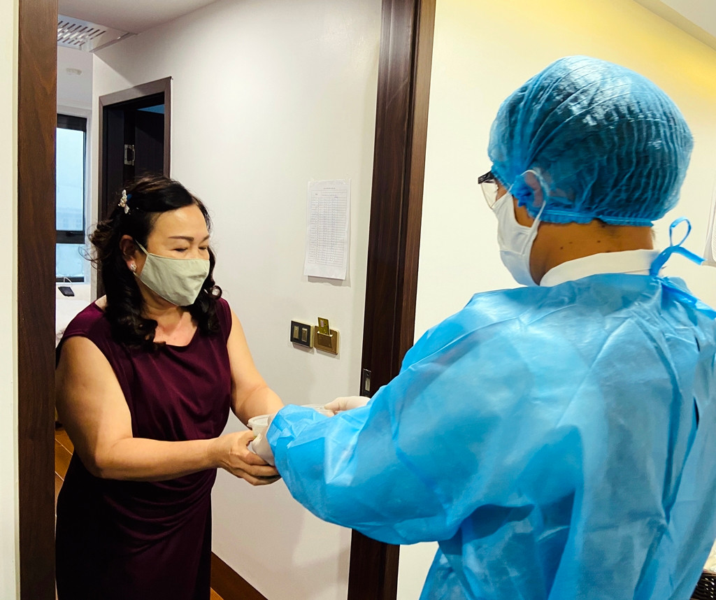 Các đơn vị chức năng cũng sẽ thực hiện kiểm tra thân nhiệt 2 lần/ngày đối với những hành khách trong khách sạn. Đến nay, sức khỏe của khách thực hiện cách ly tại khách sạn đều ổn định.