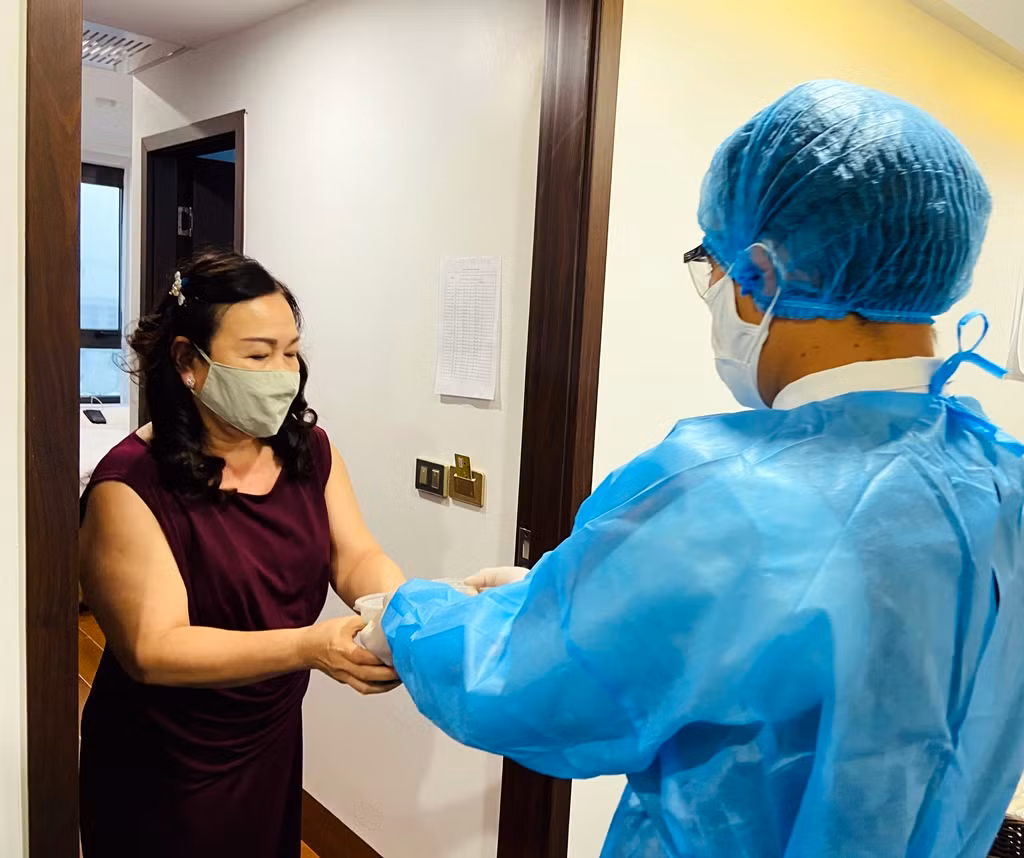 Các đơn vị chức năng cũng sẽ thực hiện kiểm tra thân nhiệt 2 lần/ngày đối với những hành khách trong khách sạn. Đến nay, sức khỏe của khách thực hiện cách ly tại khách sạn đều ổn định.