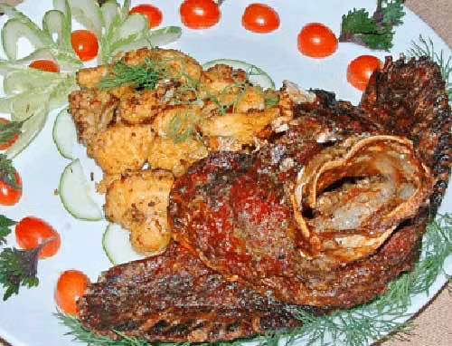  Cá mặt quỷ được gọi là hung thần siêu độc dưới đáy đại dương vì đây là loài lọt top những loài cá độc nhất thế giới. Trên lưng của cá mặt quỷ có 13 vây lưng có chứa độc tố mạnh.