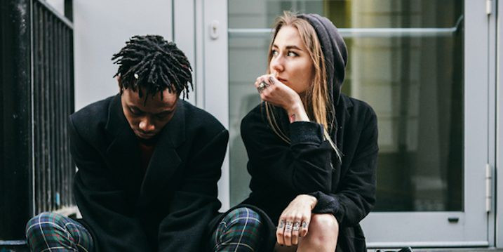 Người đó không hỗ trợ bạn. Người ấy nên hỗ trợ bạn, bất kể điều gì, giúp bạn đạt được các mục tiêu và khuyến khích bạn hàng ngày. Tuy nhiên, bạn không hề nhận được điều đó.