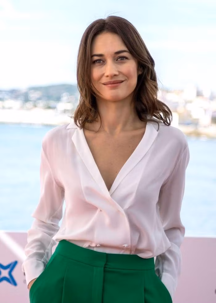 Không chỉ thu hút bởi vóc dáng gợi cảm, người đẹp sinh năm 1979 còn sở hữu gu thời trang nóng bỏng và nhan sắc trẻ trung.