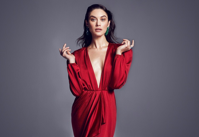 Mỹ nhân 40 tuổi được đánh giá là một trong những "bóng hồng" nóng bỏng nhất trong các phần phim về điệp viên 007 James Bond.