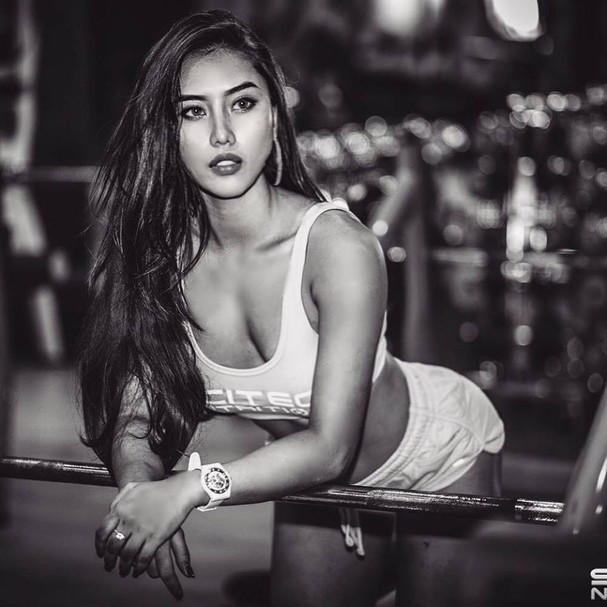 Sở hữu vóc dáng nóng bỏng và vòng 3 gần 1 mét, Trang Lê trở nên nổi tiếng và trở thành một HLV gym có tiếng. Cô cũng thường xuyên được mời tham gia làm HLV, chuyên gia tư vấn trong các chương trình về thể thao, thể hình. Ảnh: FBNV. Video "Bí quyết làm đẹp của sao Việt". Nguồn: VTC.