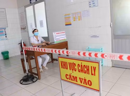 Them 2 benh nhan COVID-19 duoc cong bo khoi benh, 51 ca am tinh