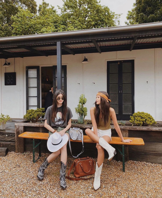 Aimee Sun năm nay đã 42 tuổi nhưng được nhận xét là trẻ đẹp không kém gì cô con gái đang ở độ tuổi đôi mươi.