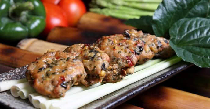 Chả ốc có mùi thơm quyến rũ, bạn sẽ cảm nhận rõ vị ngọt của thịt, vị thơm của lá lốt và vị giòn sật của ốc. Ảnh: Internet. Video "Chế biến món ngon từ nấm đông cô". Nguồn: VTC.