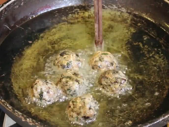 Với các bước chế biến rất đơn giản trên, bạn chỉ mất khoảng 30 phút thực hiện. Bạn sẽ có món "chả ốc chiên" vừa thơm, ngọt, giòn sần sật ngon hết sẩy.