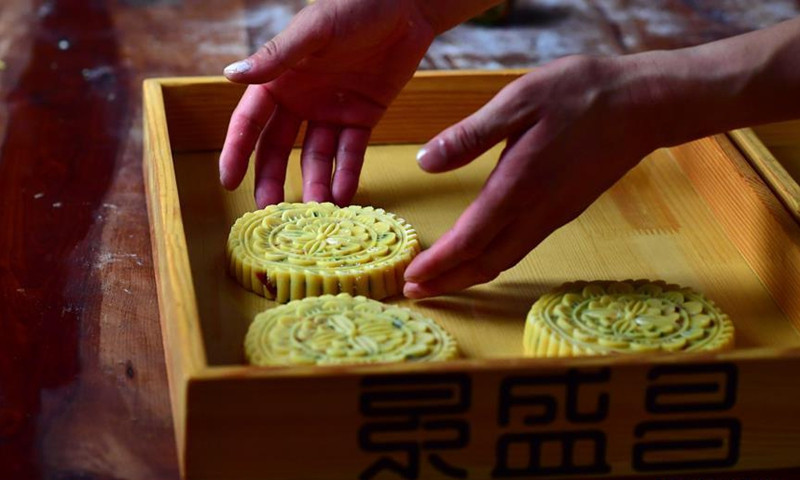 Tiệm bánh Trung thu Jingshengchang tại huyện Xiayi, tỉnh Hà Nam (Trung Quốc) đang bắt đầu vào mùa bận rộn nhất trong năm.