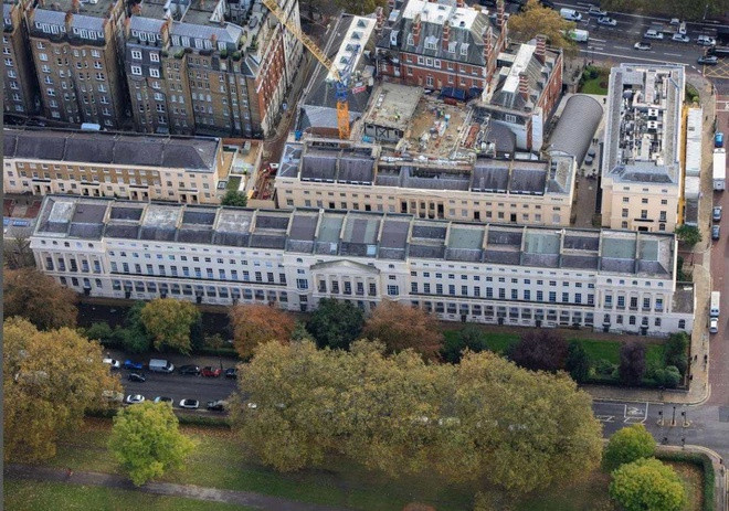 Một căn biệt thự “khổng lồ” với tầm nhìn ra Công viên Regent, trung tâm thủ đô London nước Anh đang được rao bán với giá cao chót vót, 243 triệu USD. Nếu giao dịch được hoàn thành, đây sẽ là thương vụ bất động sản nhà ở đắt giá thứ 2 của Vương quốc Anh.