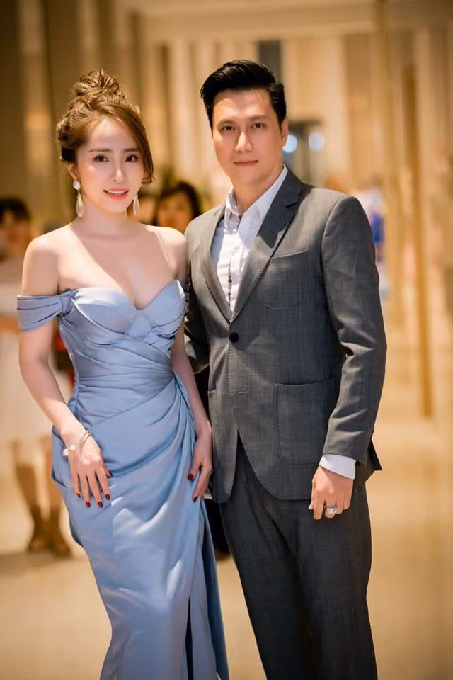 Không chỉ gợi cảm trong phim, ngoài đời Quỳnh Nga cũng sở hữu phong cách thời trang nóng bỏng.