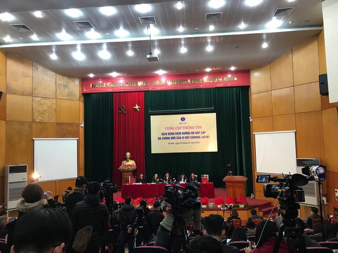 Thu truong Bo Y te: Co nhat thiet phai deo khau trang de phong chong dich corona?