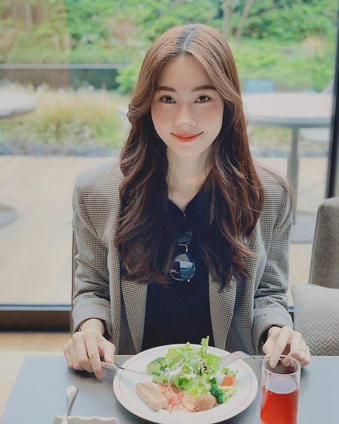 Nước ép cà rốt được Hoa hậu Đặng Thu Thảo tin dùng trong công cuộc giảm cân, giữ dáng.