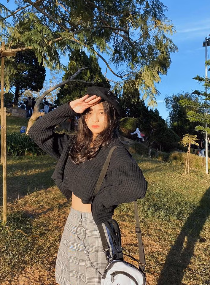 Đi kèm với ngoại hình xinh đẹp, hot girl 10X còn có thành tích học tập đáng nể. Năm lớp 9, Mỹ Linh từng đạt giải nhì học sinh giỏi cấp thành phố môn tiếng Anh.