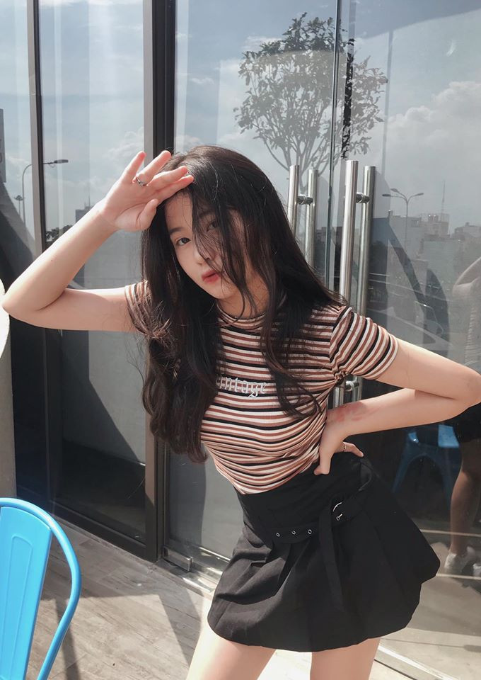 Vẻ ngoài xinh xắn, đáng yêu cùng gu ăn mặc đơn giản đúng tuổi của Mỹ Linh khiến nhiều người lập tức có cái nhìn khác về cô bạn.