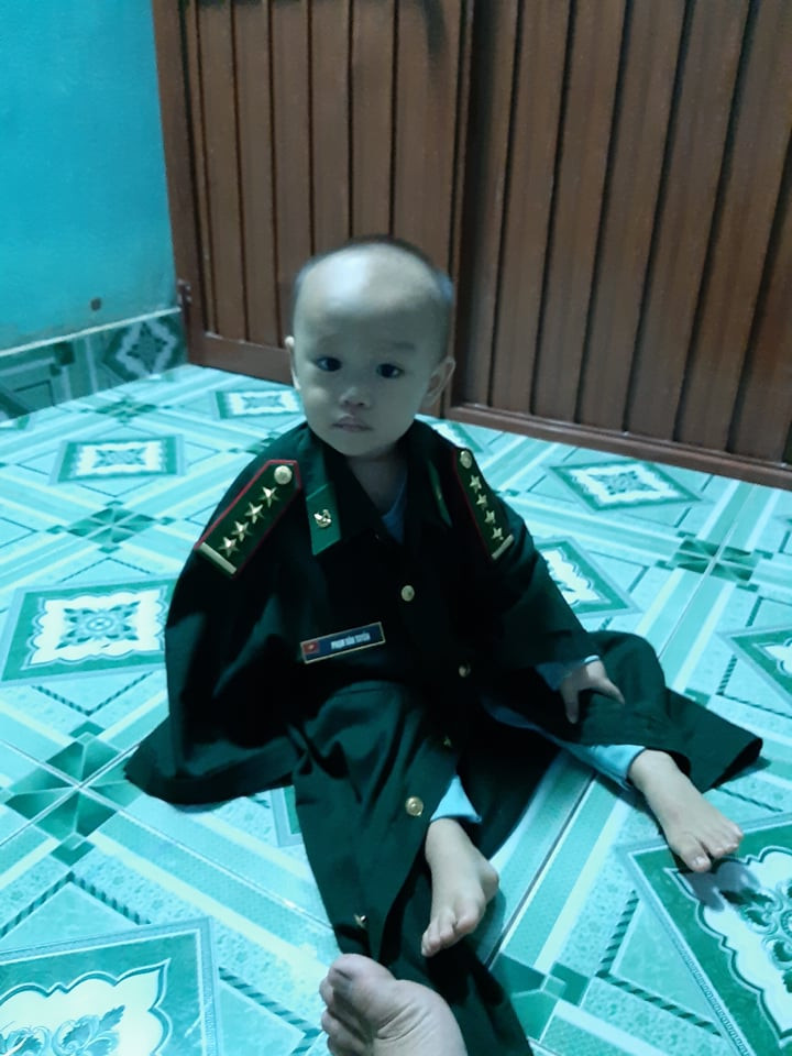 Bo di chong dich COVID-19, chi nhin con ra doi qua dien thoai-Hinh-6