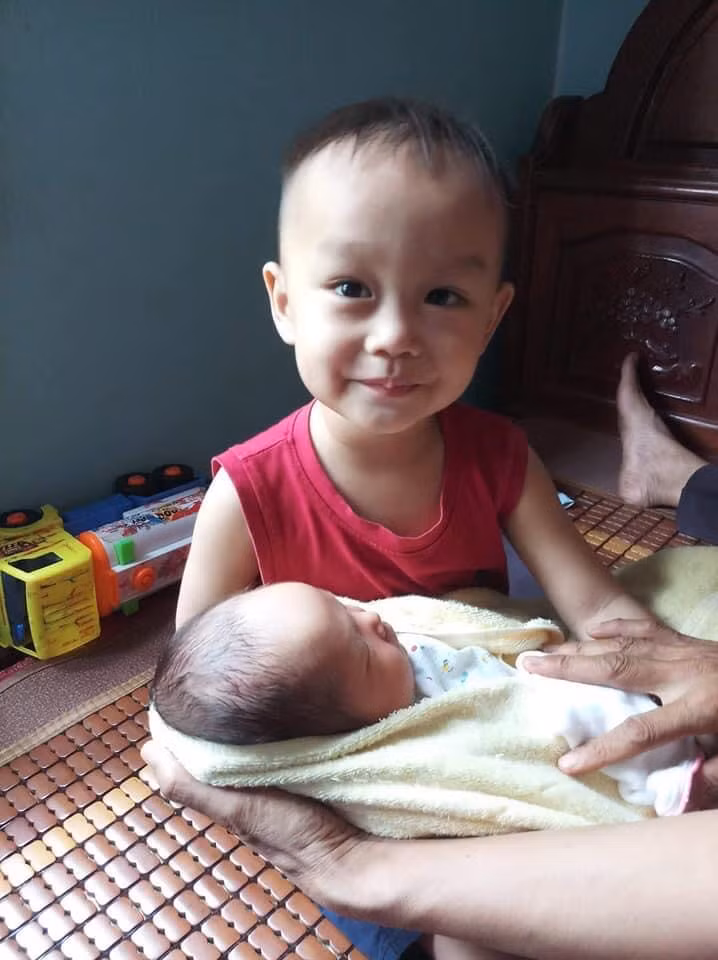 Bo di chong dich COVID-19, chi nhin con ra doi qua dien thoai-Hinh-2