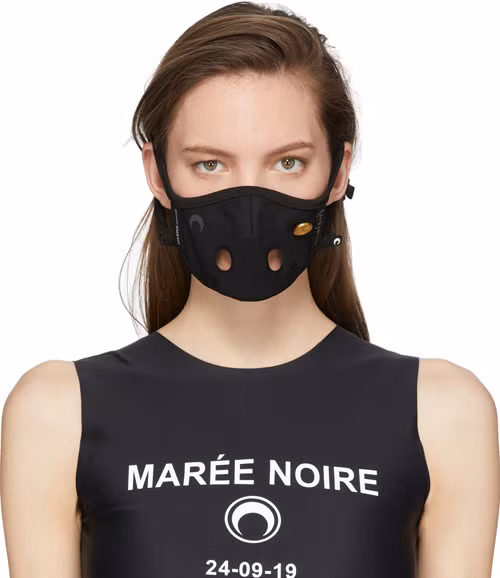 Mẫu khẩu trang rẻ nhất của Marine Serre cũng có giá tầm khoảng 365 USD.