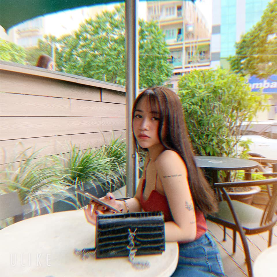 Áo hai dây trễ nải cũng là item không thể thiếu trong tủ đồ của Joyce Phạm. Ảnh: FBNV. Mời độc giả theo dõi video "Minh Hằng chia sẻ về phong cách thời trang". Nguồn: VTC.