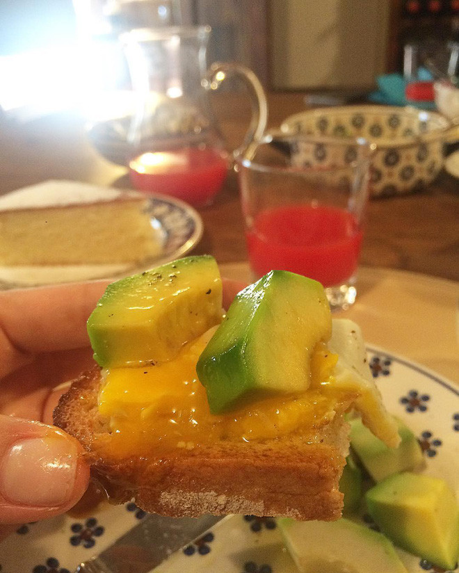 Ngoài quả bơ, Honey Lee còn ưu tiên lựa chọn các thực phẩm giàu chất xơ và ít hàm lượng cao như cần tây, tảo bẹ, cà chua bi, đậu phụ… cho thực đơn của mình.