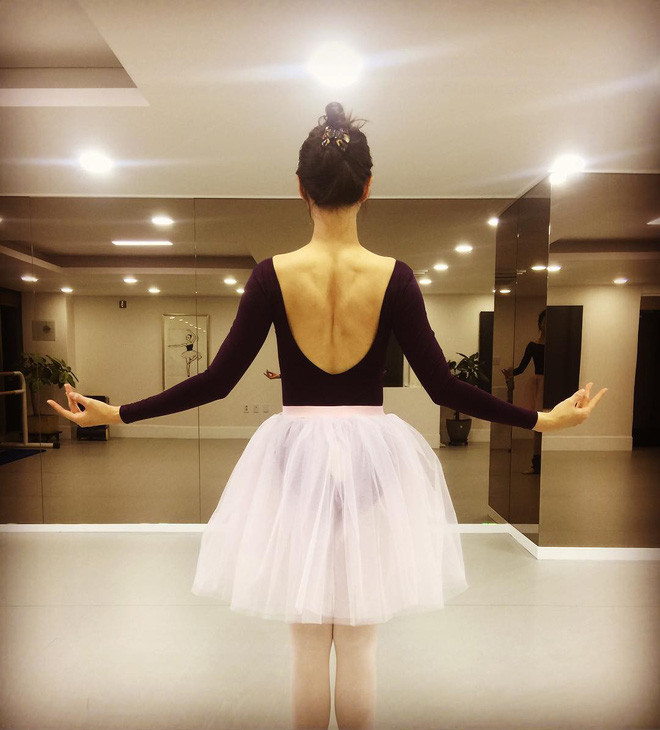 Honey Lee chia sẻ bí quyết quan trọng trong quá trình giảm cân của mình, đó chính là tập luyện. Cô theo học múa ba lê cũng như tham gia các bài tập Pilates cho cơ thể dẻo dai cũng như sở hữu một vóc dáng chuẩn hoàn hảo. Đặc biệt, việc giãn cơ và chỉnh sửa đúng mọi tư thế hàng ngày cũng là một điều đáng lưu ý để giúp tuần hoàn máu tốt hơn.