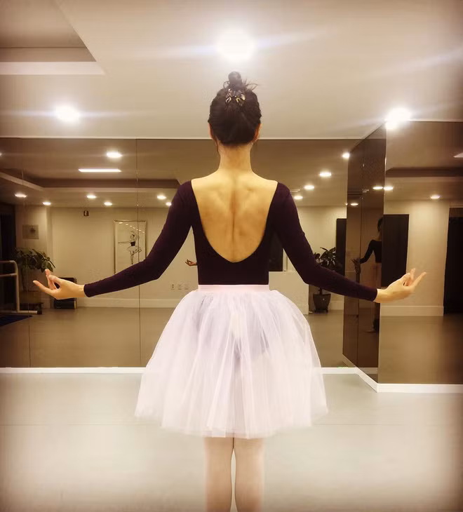 Honey Lee chia sẻ bí quyết quan trọng trong quá trình giảm cân của mình, đó chính là tập luyện. Cô theo học múa ba lê cũng như tham gia các bài tập Pilates cho cơ thể dẻo dai cũng như sở hữu một vóc dáng chuẩn hoàn hảo. Đặc biệt, việc giãn cơ và chỉnh sửa đúng mọi tư thế hàng ngày cũng là một điều đáng lưu ý để giúp tuần hoàn máu tốt hơn.