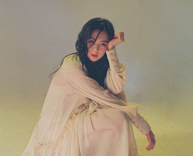 Càng trưởng thành, cô càng giống mẹ từ sắc vóc đến thần thái nhẹ nhàng, trang nhã. 