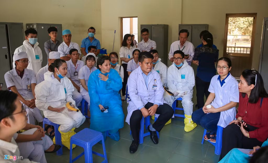 Những người cách ly, nếu bị nhiễm virus corona hoặc có các dấu hiệu bất thường, sẽ được chuyển sang phòng cấp cứu để theo dõi, điều trị. Ảnh: Zing.