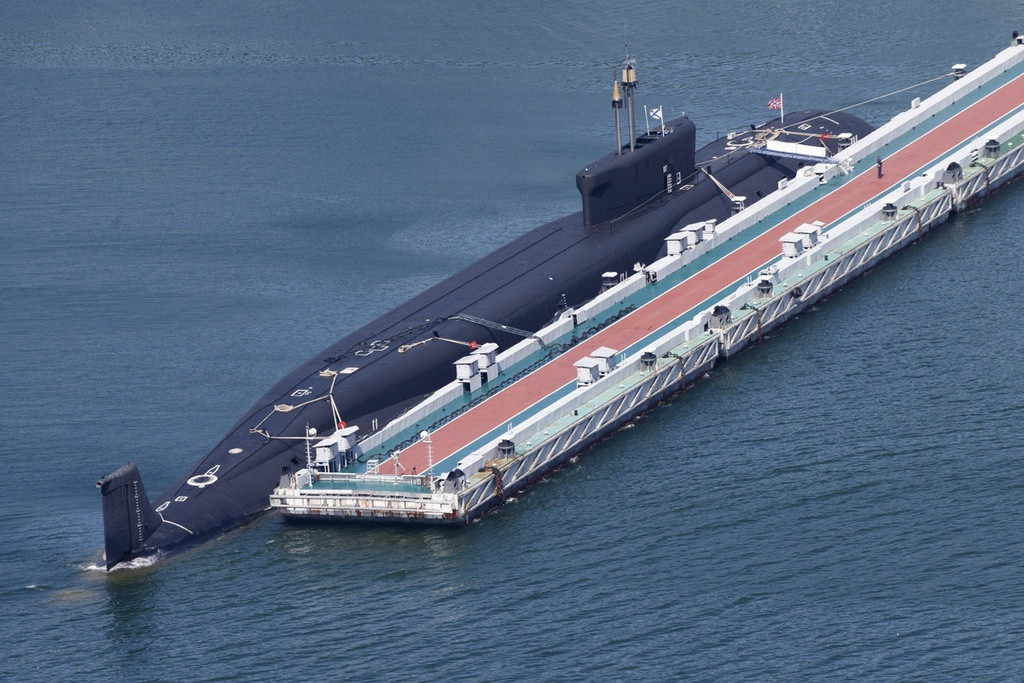 Một tàu ngầm hạt nhân chiến lược lớp Borei-A đang neo tại căn cứ. Quá trình nâng cấp căn cứ tàu ngầm Vilyuchinsk được bắt đầu từ năm 2017. Theo Naval News, Nga sẽ xây dựng hầm trú ẩn bằng bê tông cốt thép cho các tàu ngầm mới được bàn giao cho Hạm đội Thái Bình Dương.