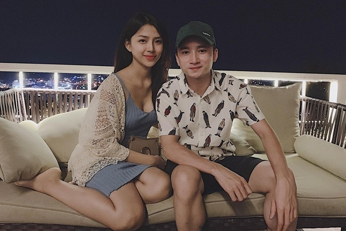 Cùng với chiều cao 1m66, lợi thế vòng ngực nở nang, eo thon và vòng hông đầy đặn cũng đem lại lợi thế giúp cô nàng tự tin ăn mặc nóng bỏng phô diễn đường cong gợi cảm. 