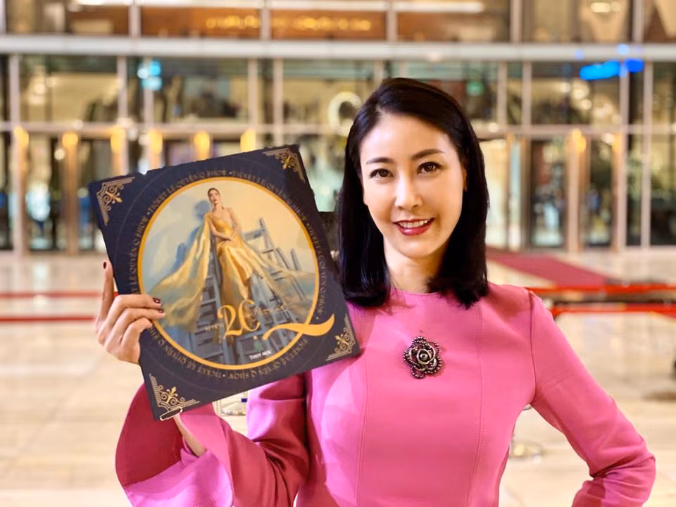 Hiện tại, ở tuổi 44, đã là mẹ 3 con nhưng cô vẫn giữ được vẻ ngoài tươi trẻ và nhan sắc ngày càng rở rộ. Bí quyết giữ dáng của Hà Kiều Anh khá đơn giản, theo cô không cần cầu kỳ mà chỉ cần nghiêm túc thực hiện.