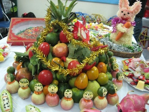 Mâm quả ngày Trung thu nên có xanh có chín, như quan niệm của người xưa, màu xanh của hoa quả mang tính âm, trái chín mang tính dương. Mâm ngũ quả tượng trưng cho ngũ hành Kim Mộc Thủy Hỏa Thổ.