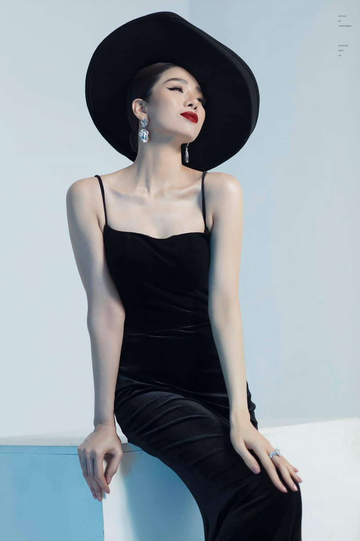 Thời trang khoe eo thon gợi cảm của Lệ Quyên ở tuổi 39 khiến nhiều người trầm trồ khen ngợi.