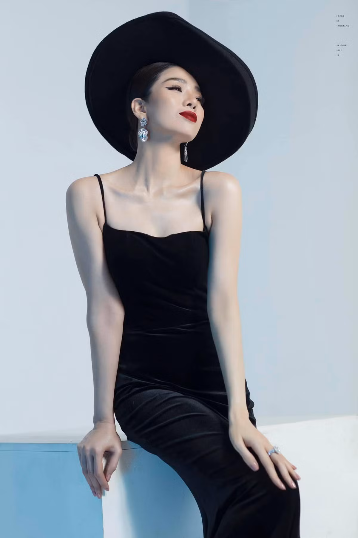 Thời trang khoe eo thon gợi cảm của Lệ Quyên ở tuổi 39 khiến nhiều người trầm trồ khen ngợi.