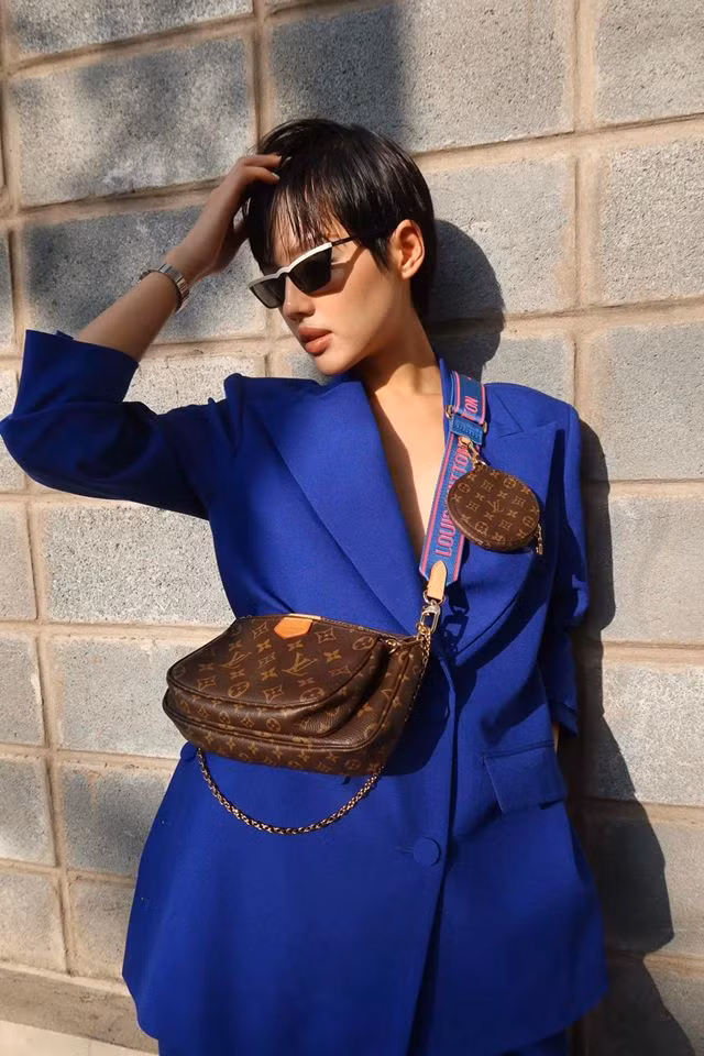 Điều mà người ta ấn tượng nhất ở cô nàng chính là phong cách ăn mặc cá tính, thời thượng và đầy độc đáo.