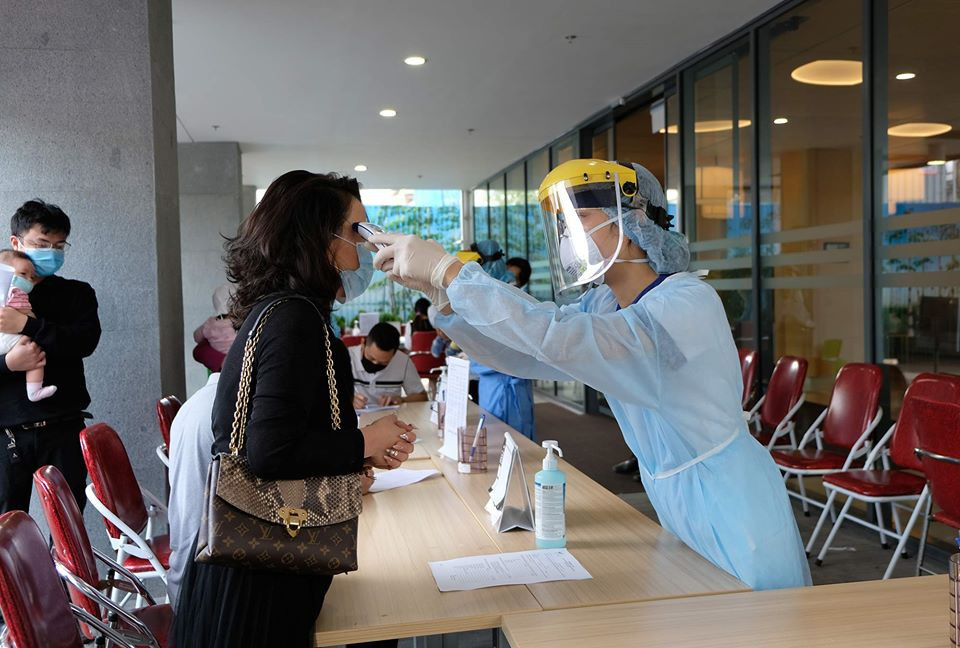 BV Viet Phap khang dinh lam dung quy trinh khi don benh nhan COVID-19 so 237