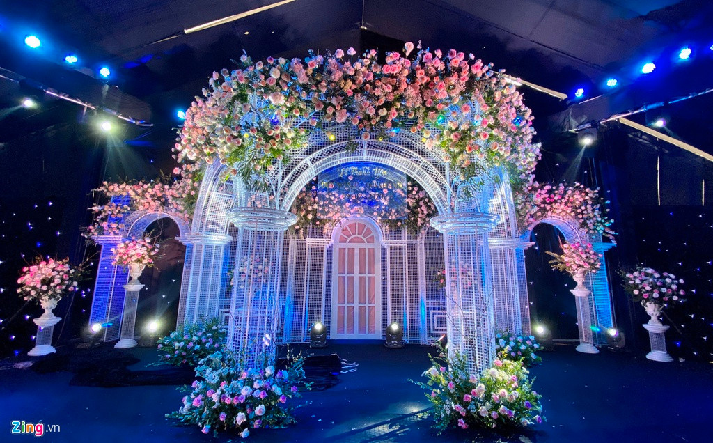 Lâu đài ở đám cưới Duy Mạnh lung linh và huyền ảo chẳng kém gì những hình ảnh trong truyện cổ tích.
