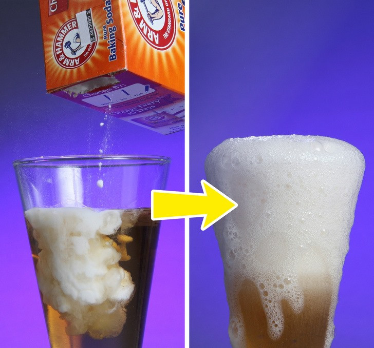 7. Giấm và baking soda: Trộn 1 muỗng cà phê giấm táo với 1 muỗng cà phê baking soda. Khuấy chúng cho đến khi chúng tạo thành một hỗn hợp đồng nhất. Đánh răng bằng hỗn hợp sền sệt và súc miệng bằng nhiều nước để có một hàm răng trắng sáng hơn.