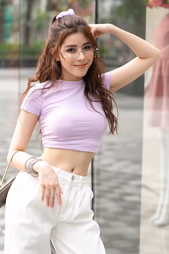 Cách phối đồ ngày càng táo bạo của Ngọc Ánh giúp cô làm mới hình ảnh cá nhân.