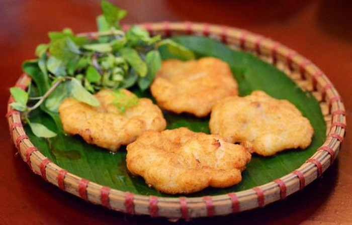 Chả mực: Đến Hạ Long (Quảng Ninh) mà chưa thưởng thức món chả mực thì xem như chưa đến nơi này. Chả mực từng lọt vào Top 50 món ăn đặc sản ngon nổi tiếng Việt Nam.